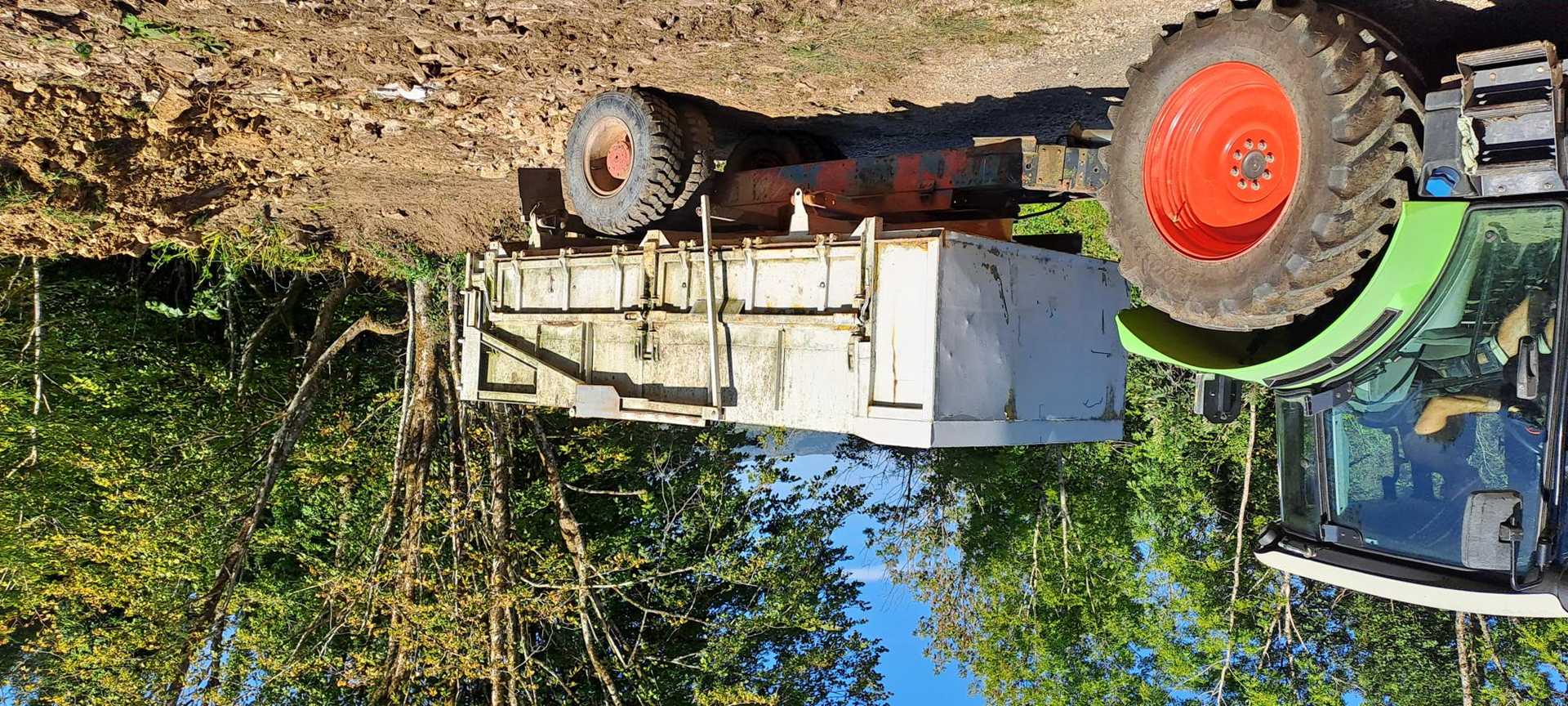 Assistance des agriculteurs pour acheminer les matériaux